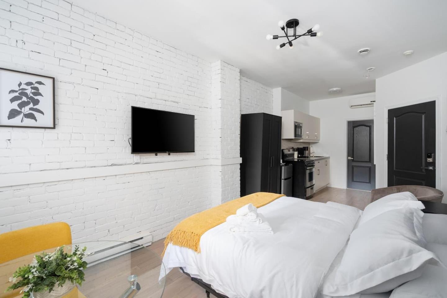 The Dru, Montreal